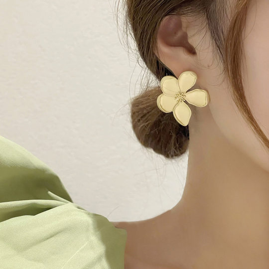 S925 silver needle elegant matte texture Flower vintage stud earrings for women European and American exaggerated elegant design fashion earrings