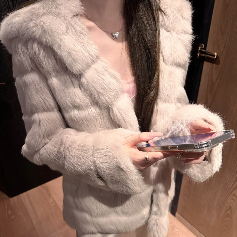 Taro-Colored Lop-Eared Rabbit Fur Coat in Light Gray-Purple Tone with Hood, Similar to the One Worn by the First Lady, New