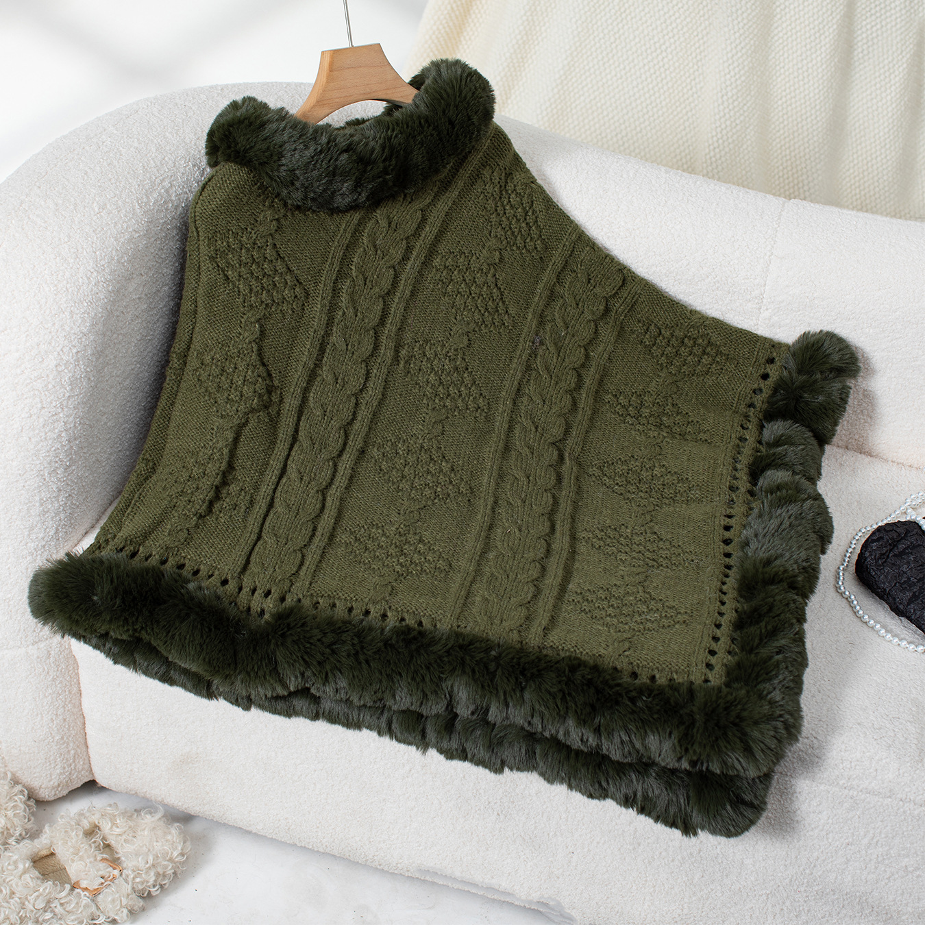 Damenbekleidung Nieselregen Lose Große Größe Herbst Und Winter Warmer Kaninchenfellkragenmantel Neue Grobe Zopfmusterpulloverjacke_voghion.com