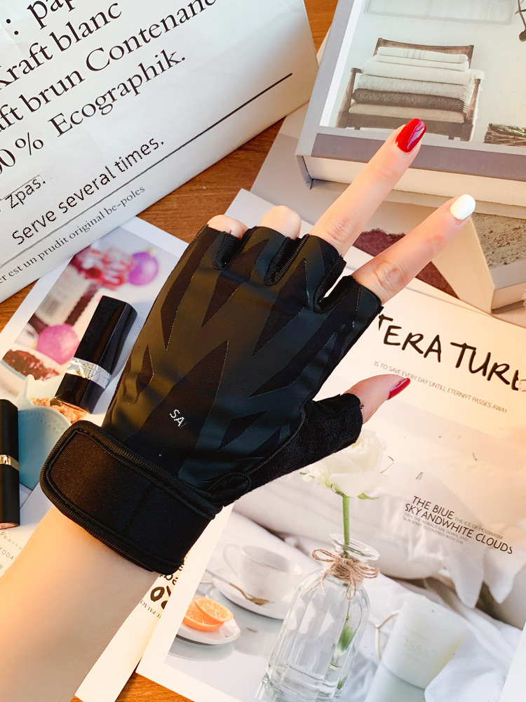 Fitness Gloves Women's Summer Half-section Thin Sunscreen Non-slip Ice Silk Driving Leakage Half-finger Cycling Gloves Women_maomaolike.com