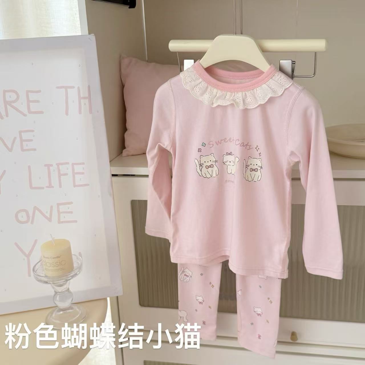 핑크 나비 고양이