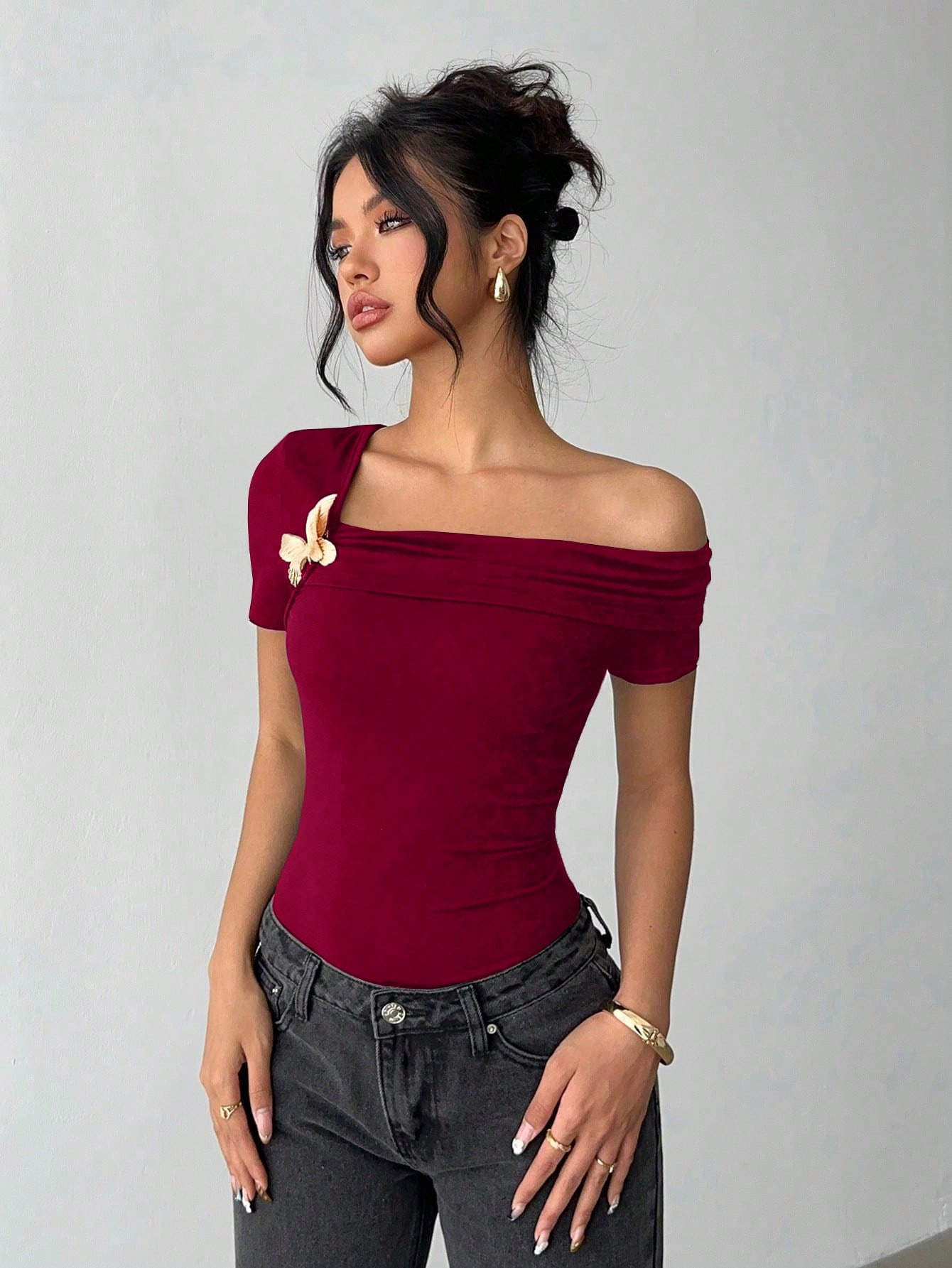 Women's Asymmetrical Off Shoulder Top, Short Sleeve Slim Fit Basic T-Shirt, Casual Going Out Party Blouse With Butterfly Decor, Black_ecoleips.com