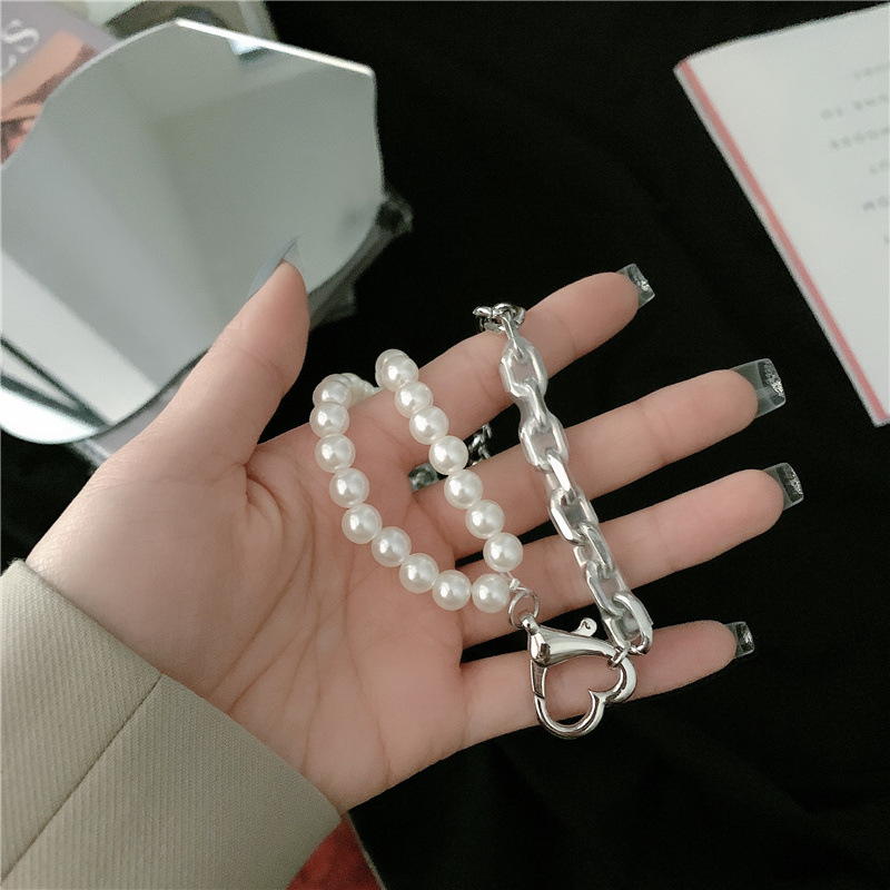 Simple Heart Buckle Pearl Clavicle Chain display picture 9