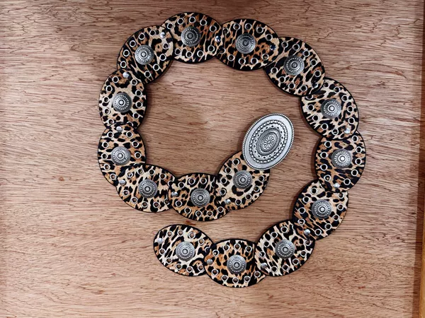 Antique silver oval buckle leopard print