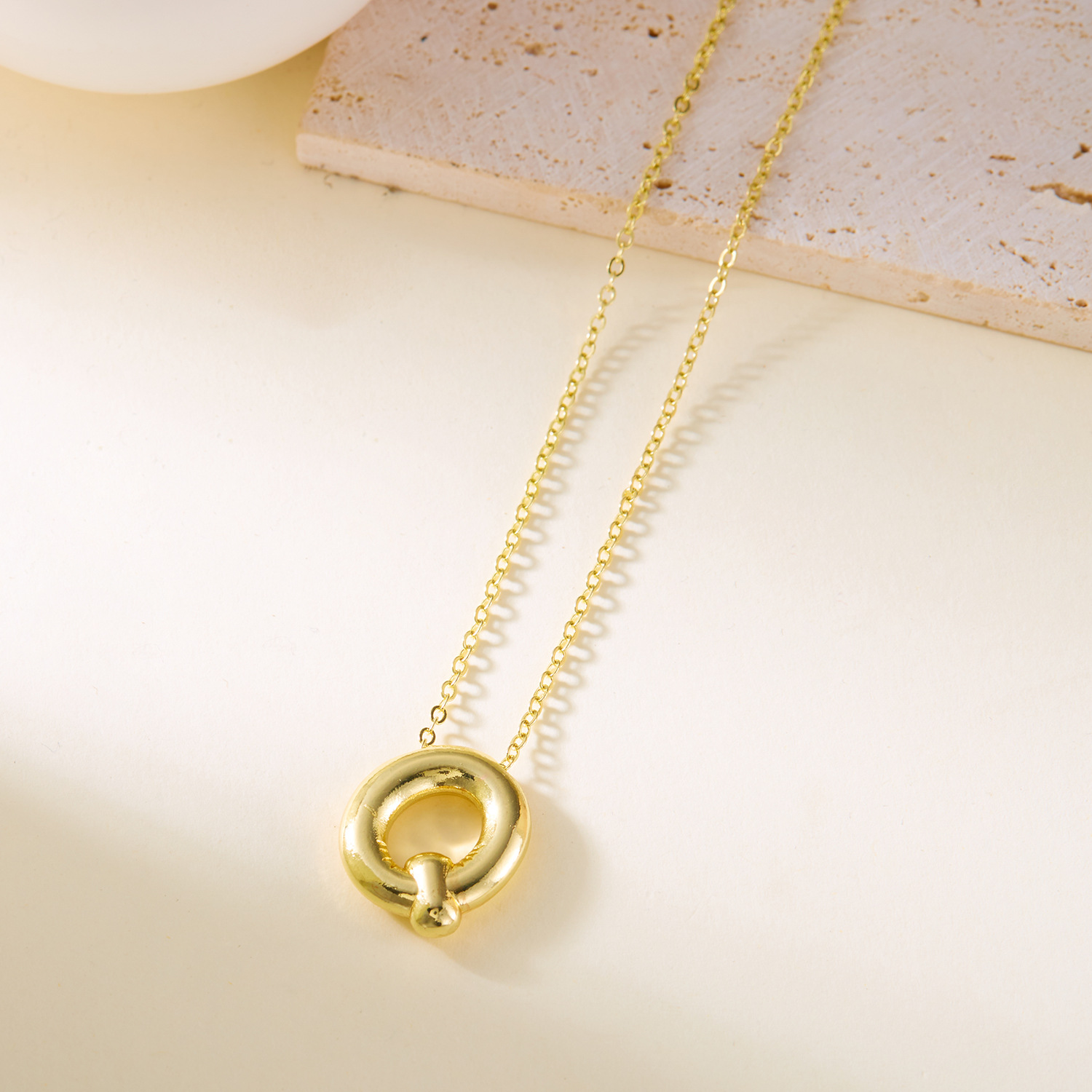 Collier avec pendentif lettre initiale style ballon original_voghion.com