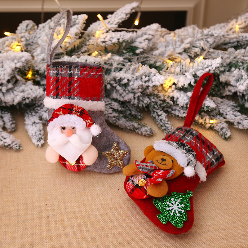 Nuevas decoraciones de Navidad calcetines de Navidad árbol de Navidad colgante pequeño tamaño tridimensional tela a cuadros viejo hombre muñeca calcetines de Navidad
