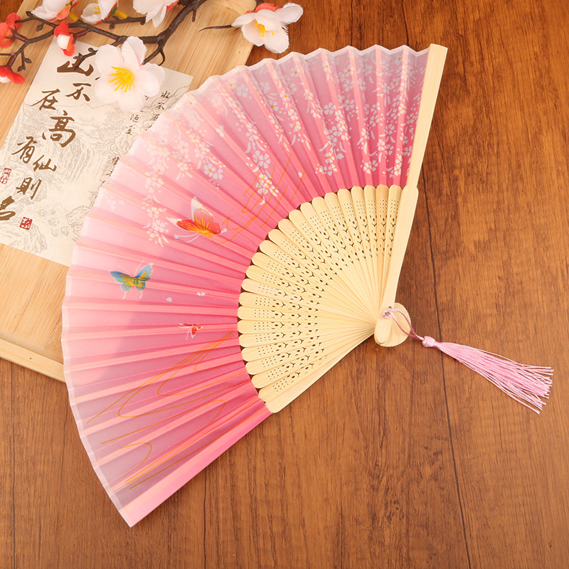 新しい中国式の折り畳み扇子の古風な夏の漢服の女性のチャイナドレスのダンスの扇子は携帯して写真を撮ります。|undefined