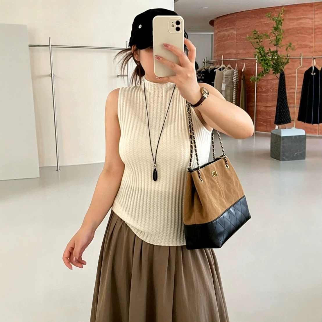 Plus-size women's half-high collar knitted vest, autumn 2026, thin style for plus-size women, suitable for both inner and outer wear, sleeveless vest