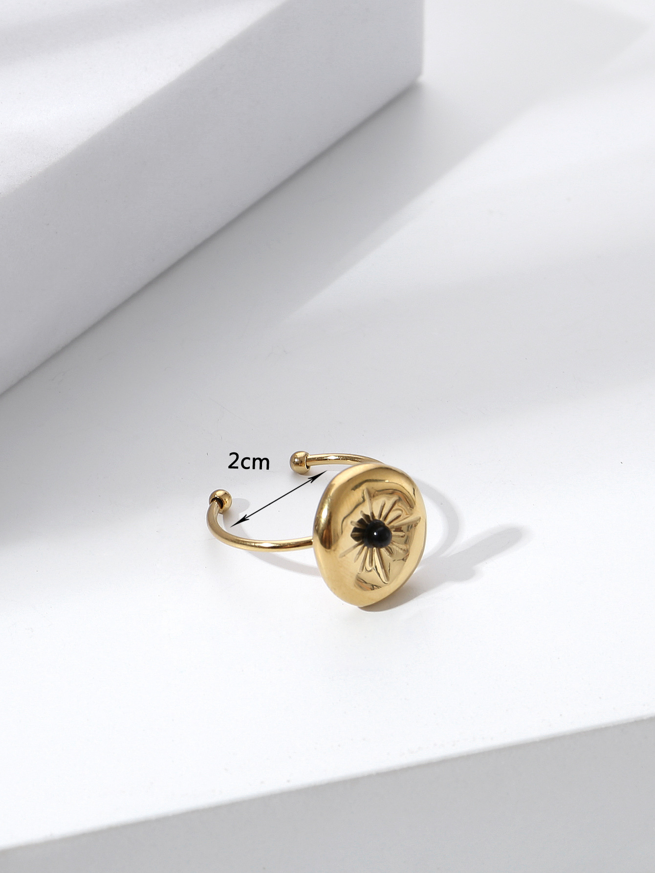 Anillo Abierto Simple De Acero Inoxidable Chapado En Oro De 18 Quilates Con Flor Tallada display picture 4