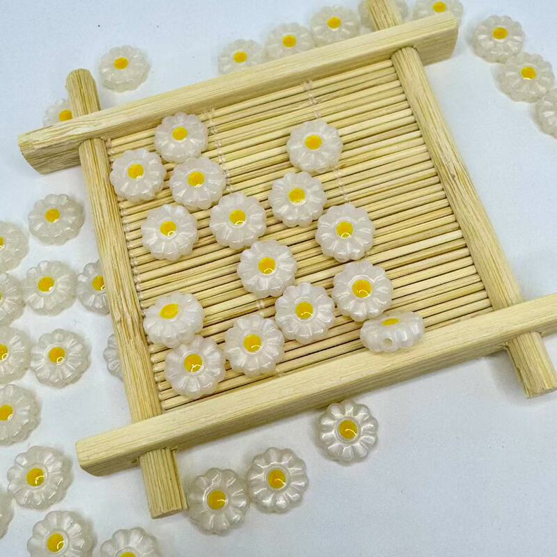 10-12mm Mini White Daisy Shape Flower Handmade Beading Material DIY Handmade Accessories Loose Bead Material