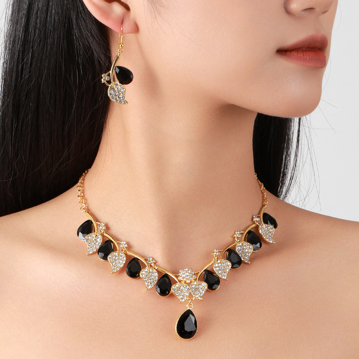 Nueva joyería traje europeo y americano moda gota de agua collar de hoja de diamante completo Cadena de clavícula pendientes de novia conjunto de dos piezas accesorios