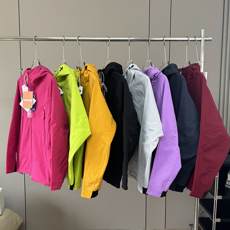 High-Tech Fabric! Dopamine Color Couple Style Outdoor Windproof, Waterproof and Tear-Resistant Soft Shell Jacket