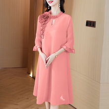 妈妈秋装红色连衣裙2024新款三宅刺绣重工大码褶皱喜婆婆婚宴礼服