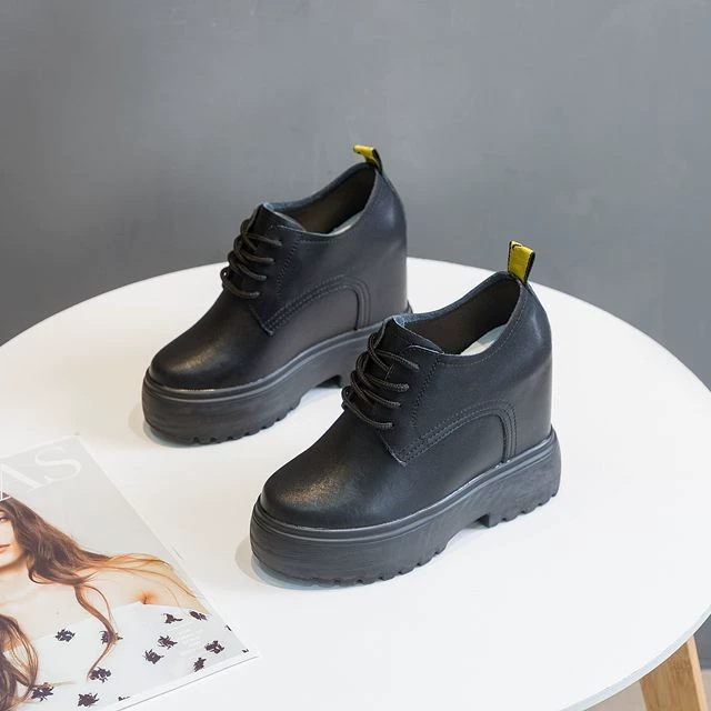 Ботинки на танкетке из натуральной кожи, увеличивающие рост, 2025, новые черные туфли в корейском стиле, универсальные, в римском стиле, модные, на толстой подошве