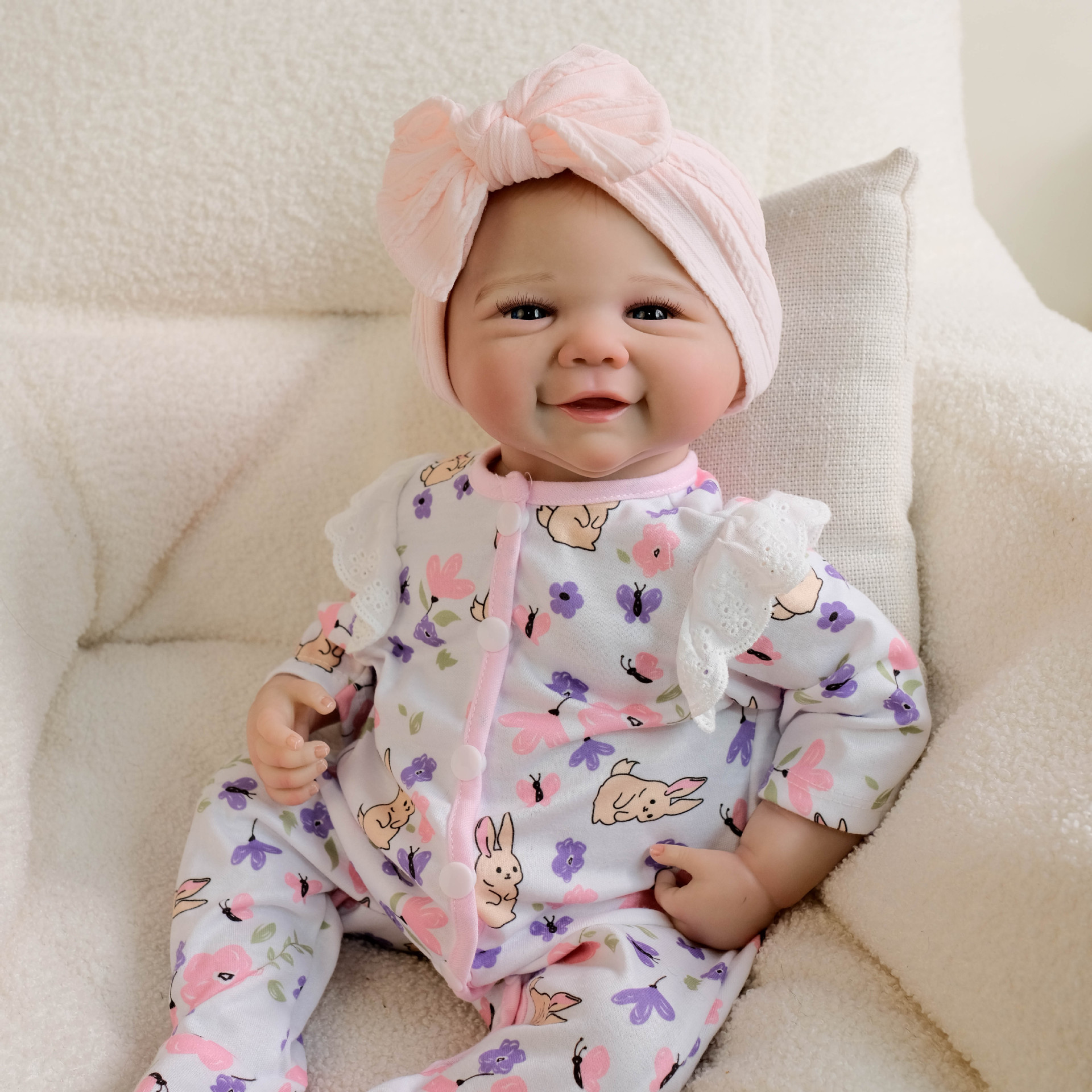 Mono con estampado de mariposa de 19 pulgadas NPK Muñeca de simulación Vivienne Regalos navideños para niños