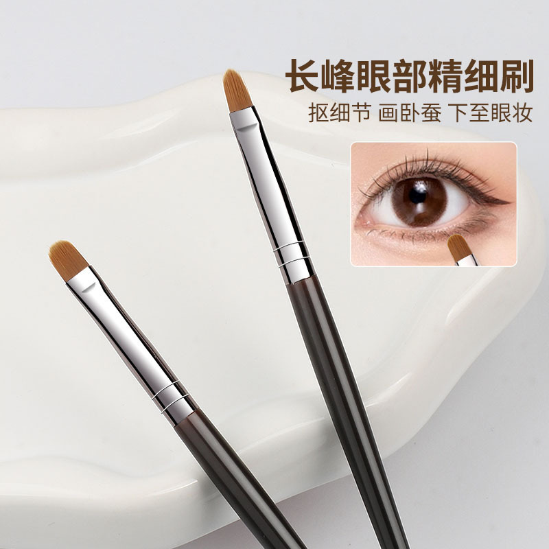 新しい木の柄の眉毛は目のリップブラシの細い部分をブラシして、アイラインをブラシして鼻の影をブラシします。|undefined