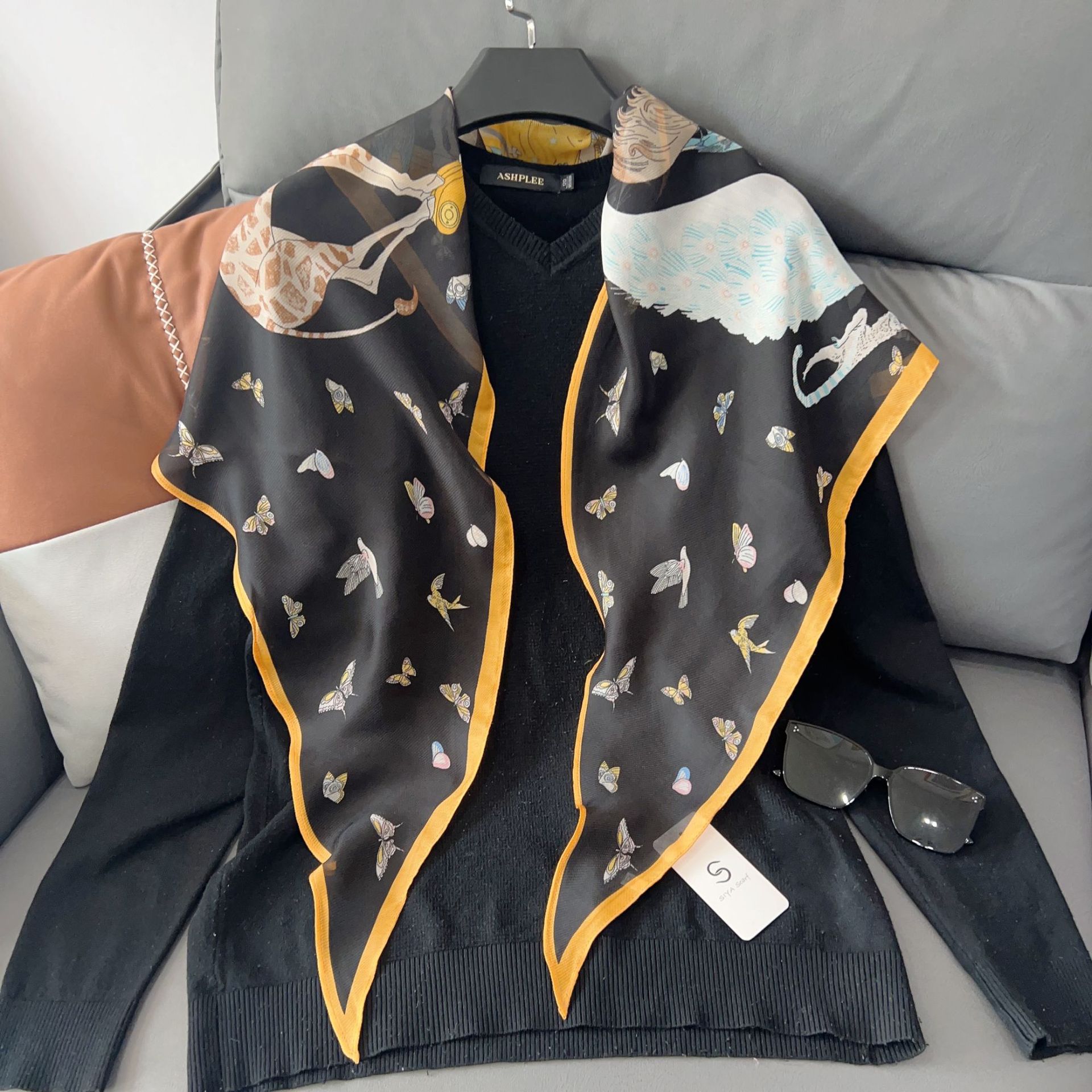 Estilo coreano de seda como bufanda impresa de moda todo-fósforo mariposa color a juego bufanda mujer primavera y verano camisa decorativa diamante bufanda