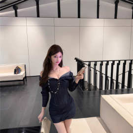 实拍美式辣妹一字肩鱼骨收腰牛仔连衣裙女高级感显瘦修身包臀裙