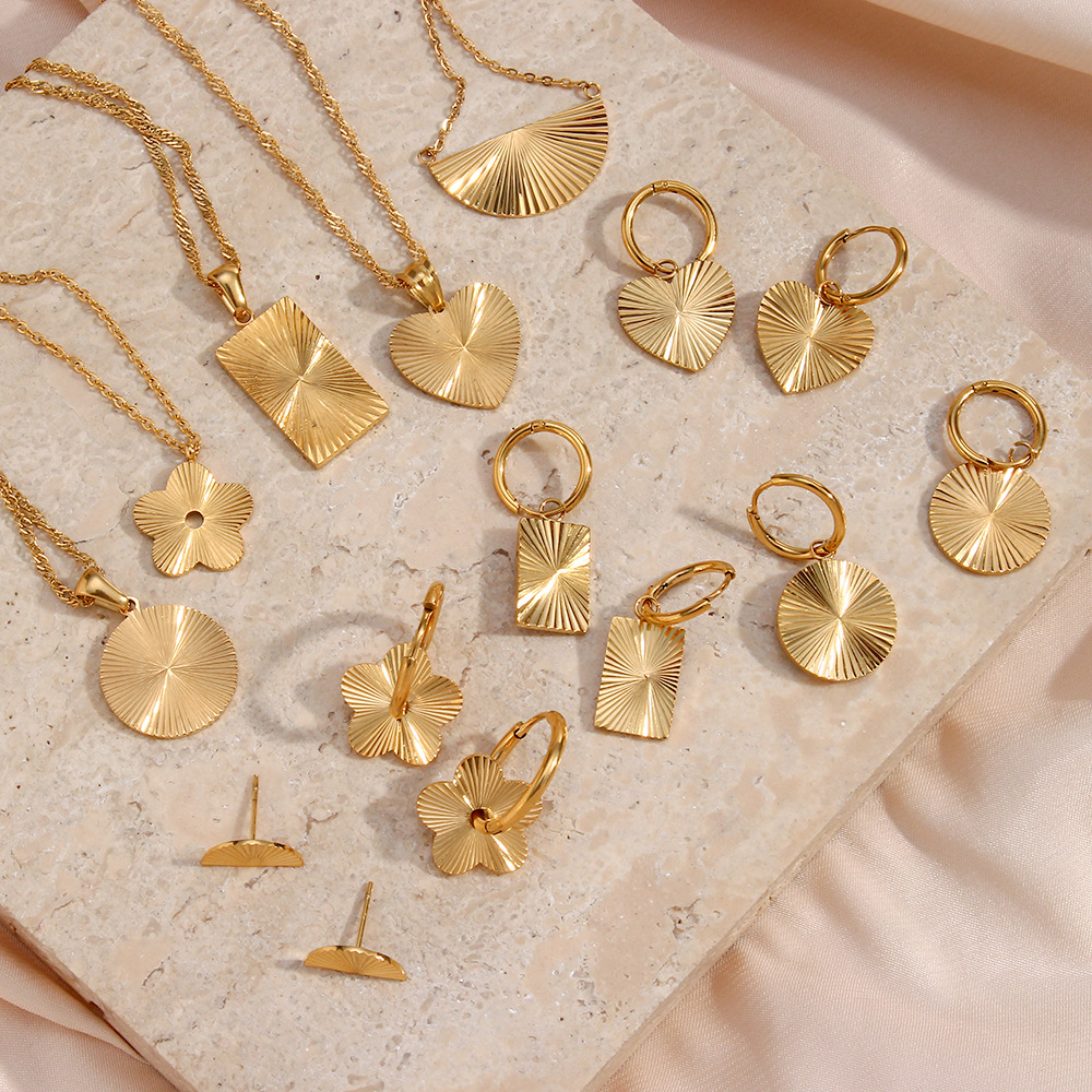 Retro Heart Shape Flower Stainless Steel Pendant Necklace Earrings Plating Stainless Steel Necklaces