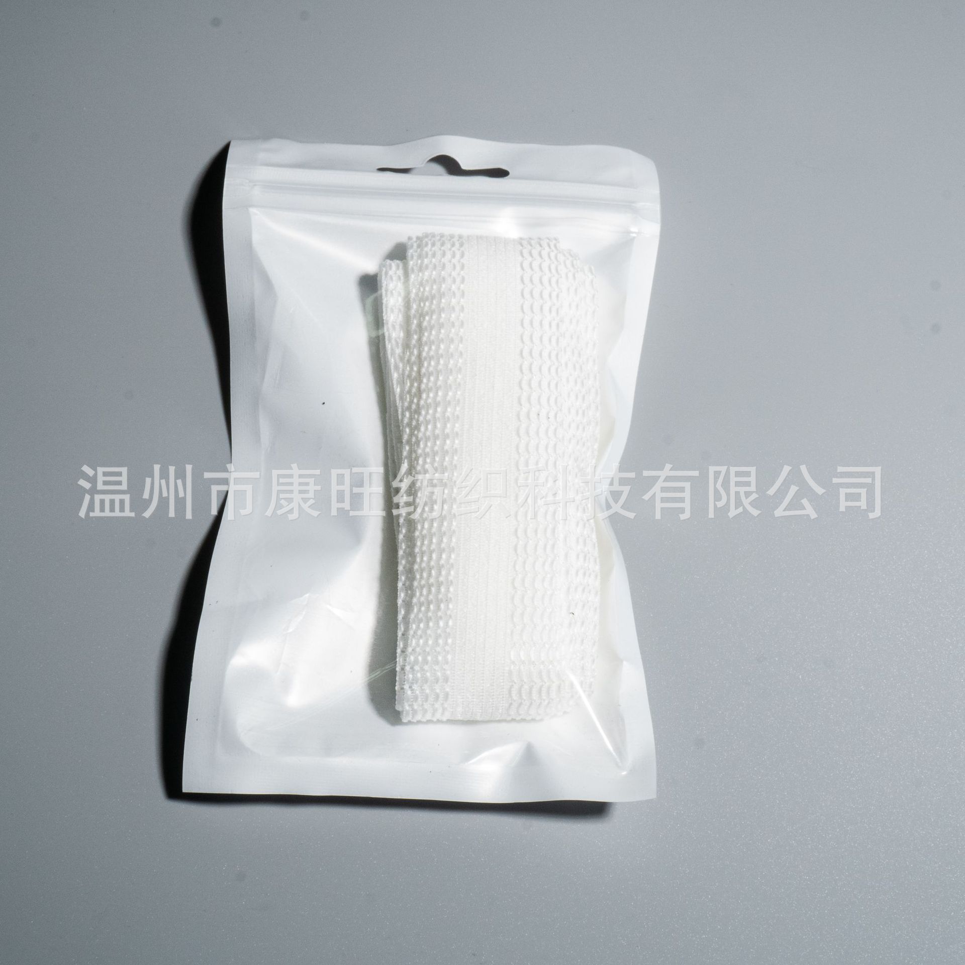 Los pantalones de la fábrica de Wenzhou se pegan en la boca del pantalón se acortan