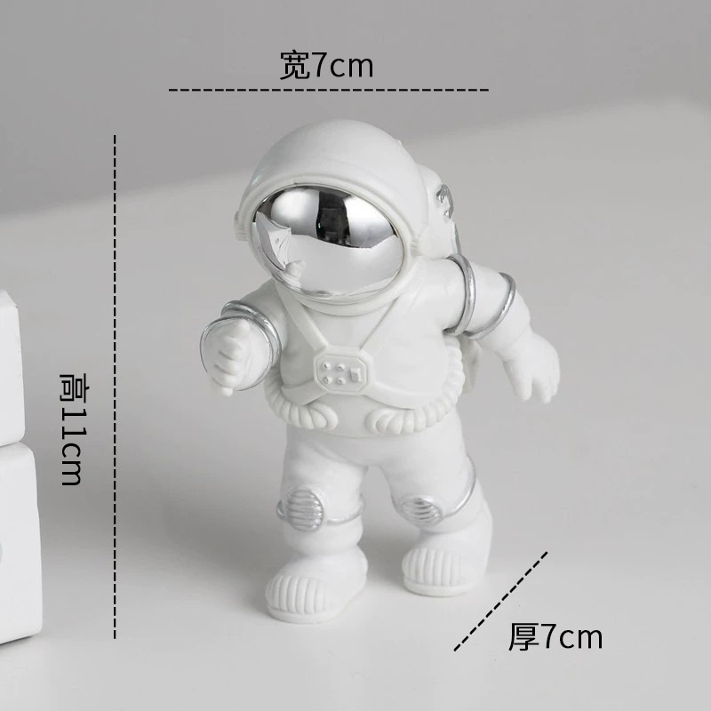 大サイズの宇宙飛行士が宇宙飛行士の客間の部屋の家の酒場の装飾品を飾って贈り物をして卸売りします。|undefined