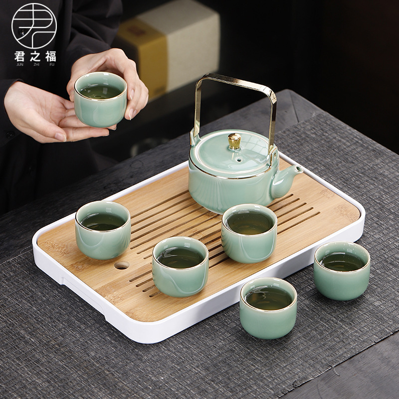国境を越えた陶磁器の茶器は梁壺の青磁器を持ち上げます。|undefined