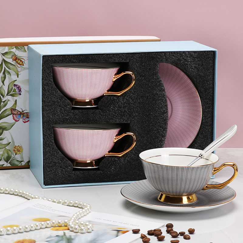 Taza de café de porcelana fresca y platillo traje americano pequeño juego de té de la tarde de lujo dopamina moda taza de té perfumada
