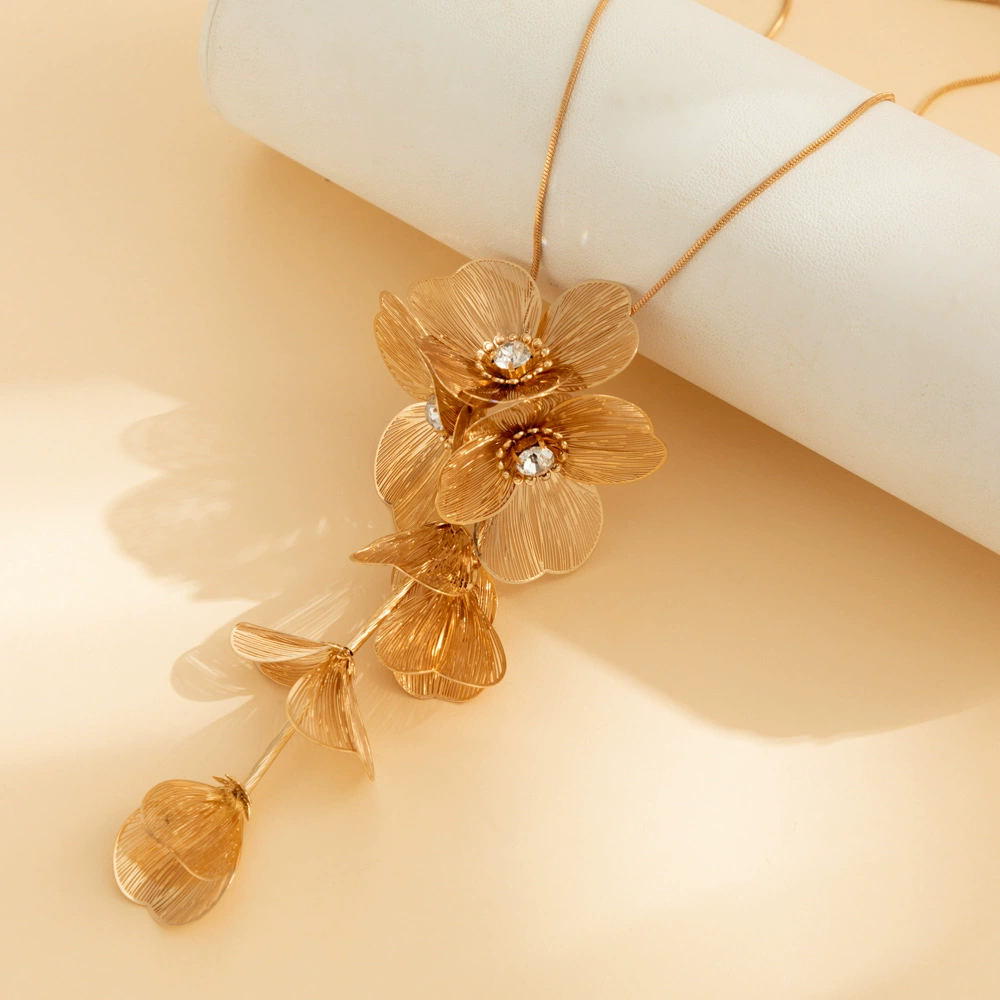 Necklace Европейский и Американский трансграничный дизайн Чувство бриллиантовых трехмерных цветочных украшений