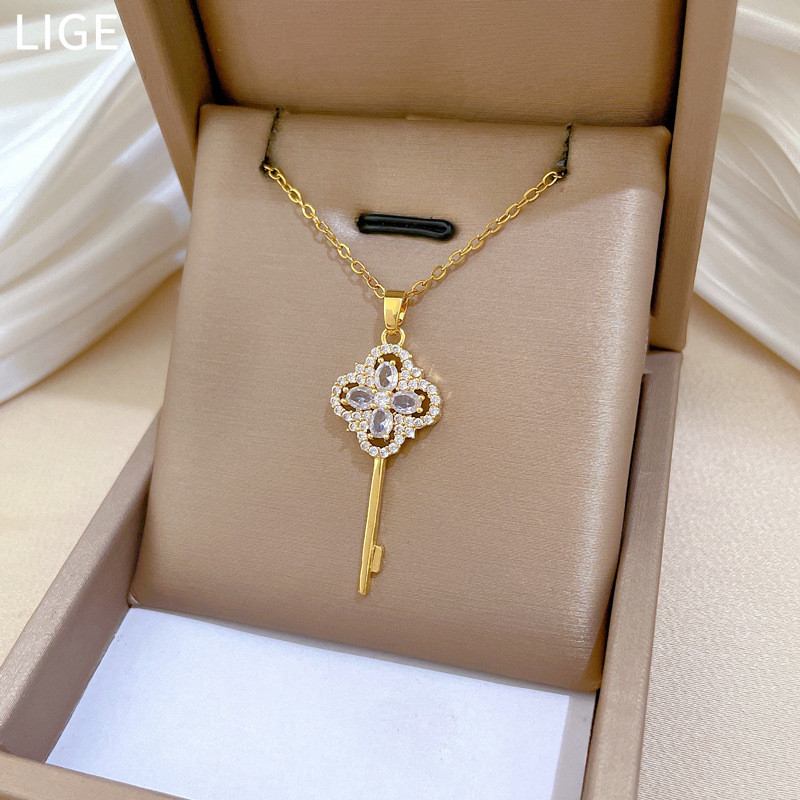 Lucky Grass Full Diamond Necklace Titanium Steel Collarbone Chain_voghion.com