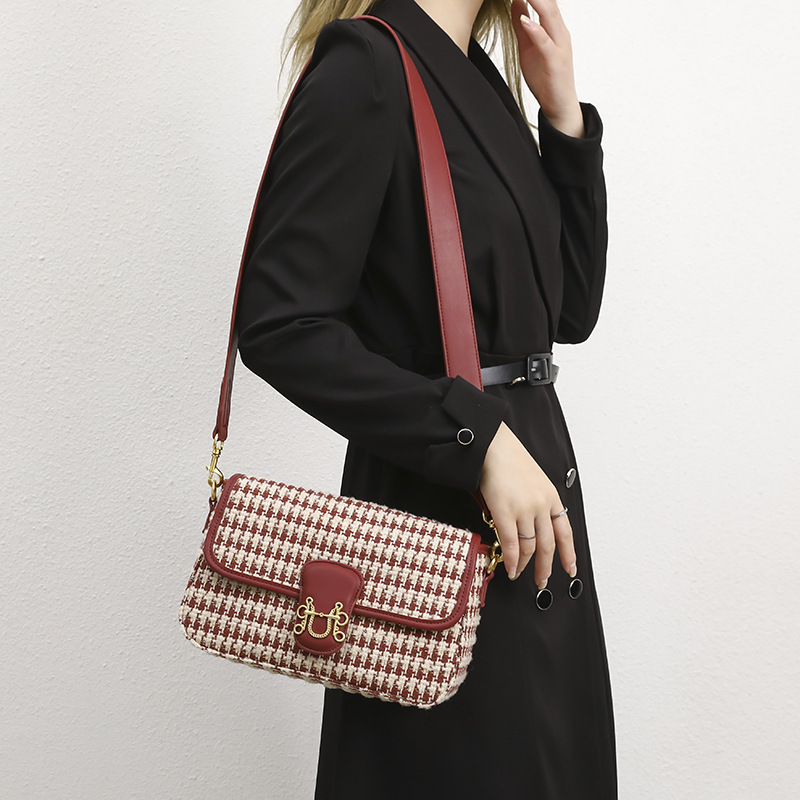 2024 Autumn New Trendy Bird Pattern Underarm Small Square Fashion Versatile Single Shoulder Oblique Straddle Women's Bag_voghion.com