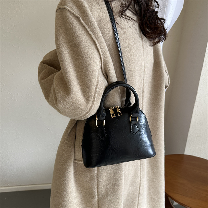 Popular and minimalist 2024 winter leisure new fashionable and western-style texture single shoulder crossbody shell women's bag_voghion.com