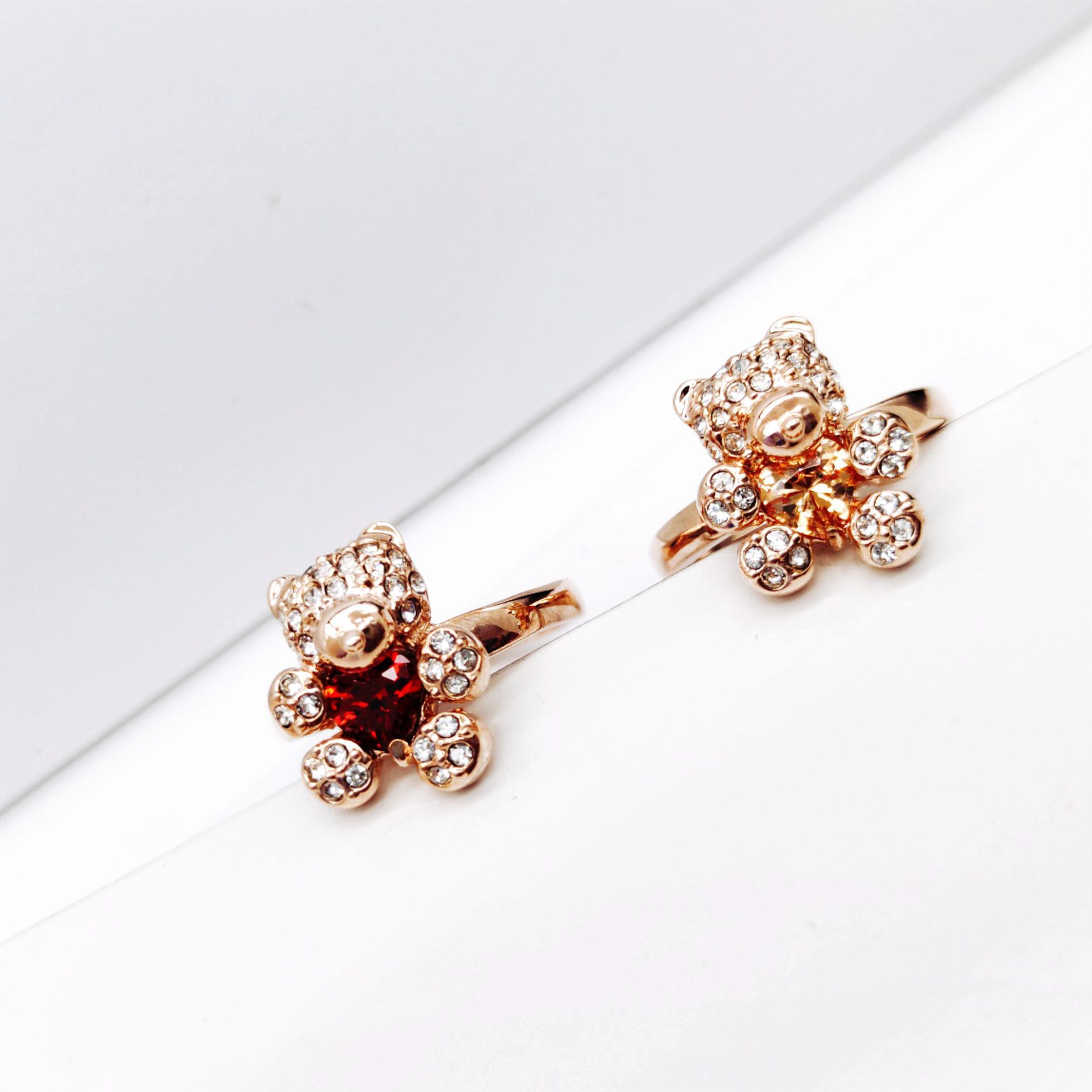 �պ���Լ���Կ�ͨС������ˮ����ָ�ɰ�����õ���ɫŮ����ָ����