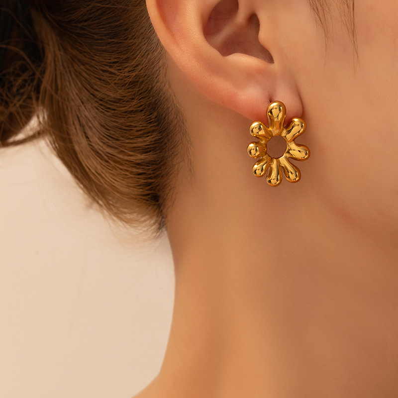 12g Weight 0.03µm Gold Plating Thickness Electroplated Gold Plating Process 201 Stainless Steel Ear Needle Material Golden Plated Plating Material Stone-Free Inlay Material Ear Studs Classification 1 Pair Quantity Daily Occasion 201 Stainless Steel Material Heart Shape, Flower, Spiral Pattern Women's Gender Elegant Style Plating Craft Heart Shape Flower Spiral Titanium Steel Elegant Waterproof Non Tarnish Surgical Steel Ear Studs 7