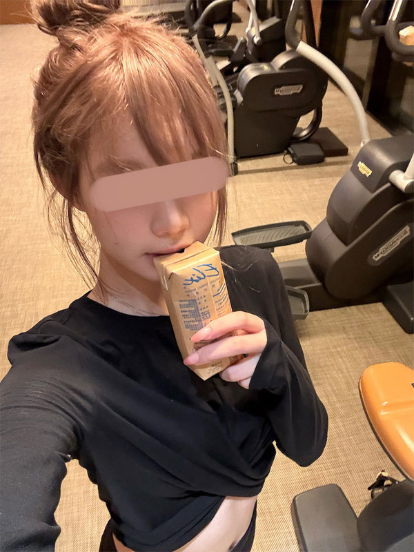 早安樊樊「留子味扭结T」莱赛尔透氧短款露腰长袖T恤女秋显瘦上衣|undefined