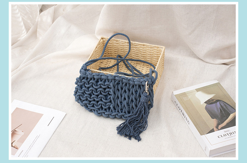 Women's Medium Cotton Rope Solid Color Vacation Beach Tassel Weave Zipper Straw Bag display picture 1