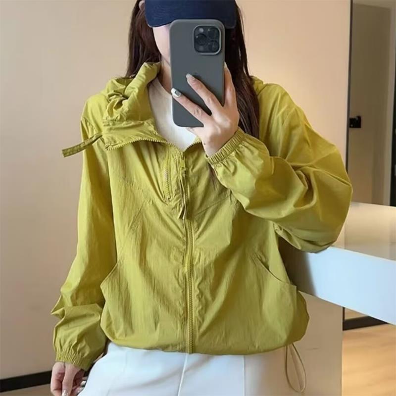 ヨーロッパのファッショナブルな女性用フード付き日焼け防止服 2025 夏の新しいスタイルのルーズカジュアル多用途ショートジャケットトレンディな小柄な人向け|undefined