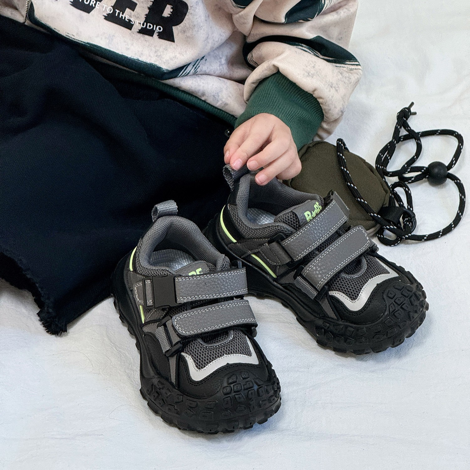 Zapatos deportivos para niños 2024 otoño nuevos zapatos casuales para niños zapatos de correr de suela suave zapatos de malla transpirables zapatos de papá