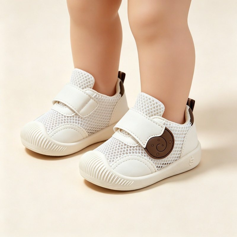 Zapatos infantiles para bebés de niñas 2026 verano nuevos zapatos casuales transpirables de malla para niños zapatos deportivos de moda para niños