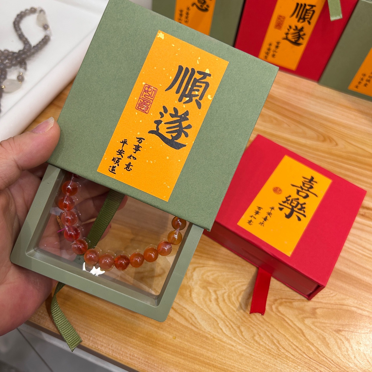 Anti-oxidation pe suspension box color drawer hand string box jewelry storage box jewelry earrings necklace packaging box wholesale