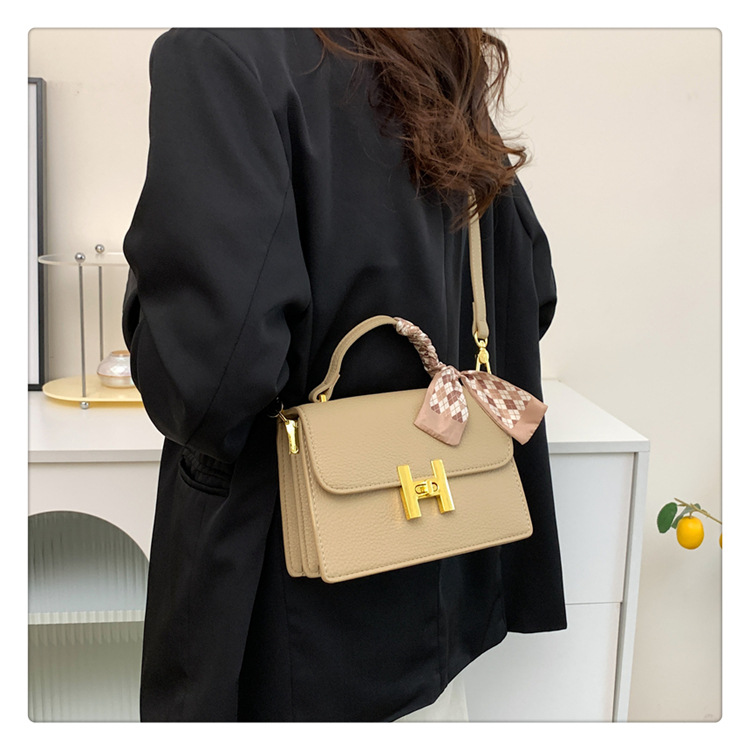Chain Shoulder Bag 8