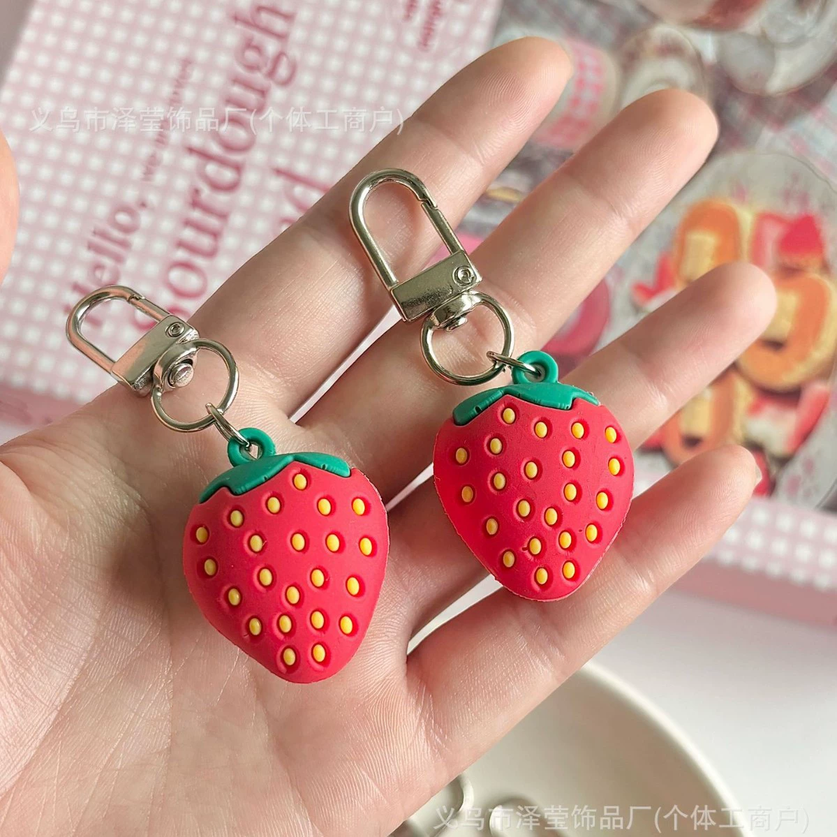 Имитация подвесок в виде клубники, милые девчачьи подвески в форме сердца с фруктами, подвески для сумок, креативные брелки оптом
