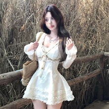 法式秋季新款欲风气质辣妹V领设计连衣裙女收腰显高级感A字裙