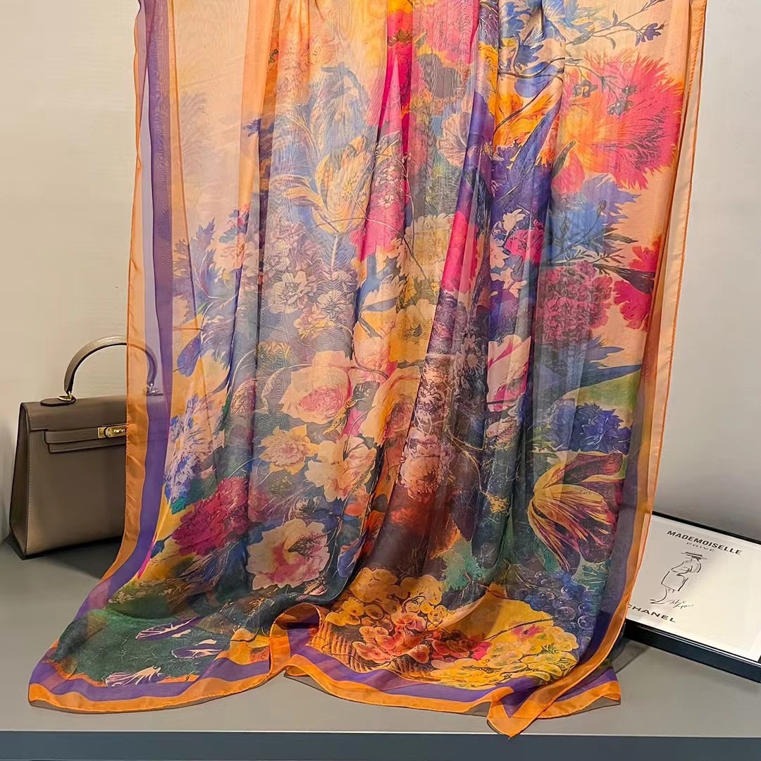 春と秋のシルクスカーフ女性用2026年新作大判ガーゼスカーフ、スタイリッシュでシンプル、多用途、おしゃれな日焼け止めショール、お母さんへのプレゼントに最適。