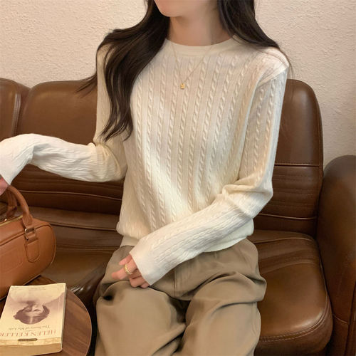 Korean women's round neck knit top for spring 2025, soft and versatile sweater with stylish cable knit design, suitable for layering as an inner base shirt