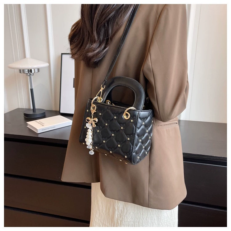 Handheld shoulder bag with diamond pattern, high-quality style, western style