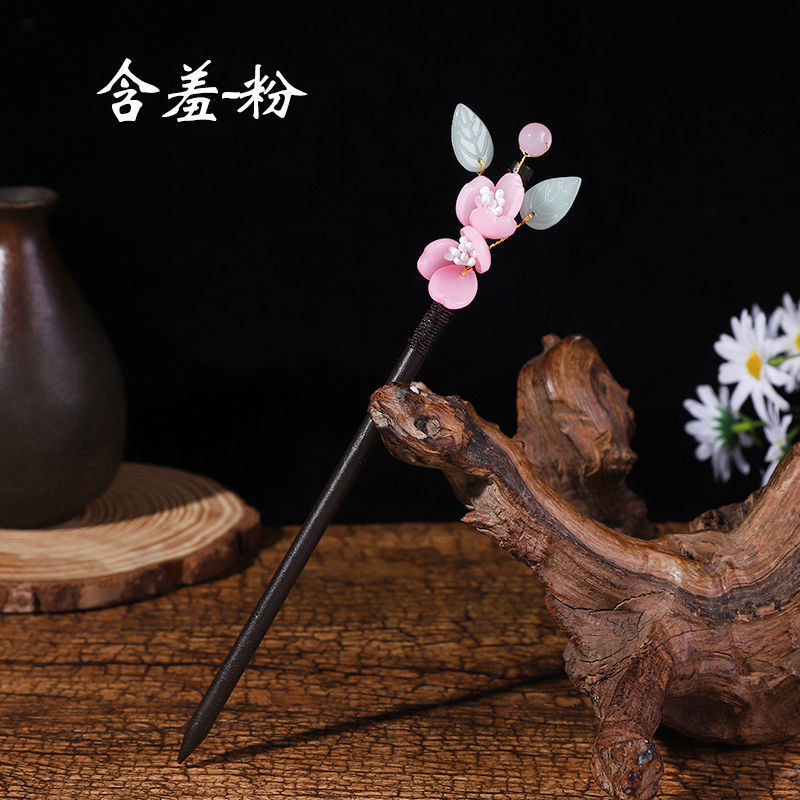 黒檀の木のかんざしのフリンジをまねて、かんざしの子供の古風な頭飾りをします。|undefined