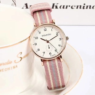 ��ޢ�ֱ�Ůʿ���s�󷽸߼��r�в������ֈA�P�W��ʯӢ�ֱ���ԇ�ֱ�