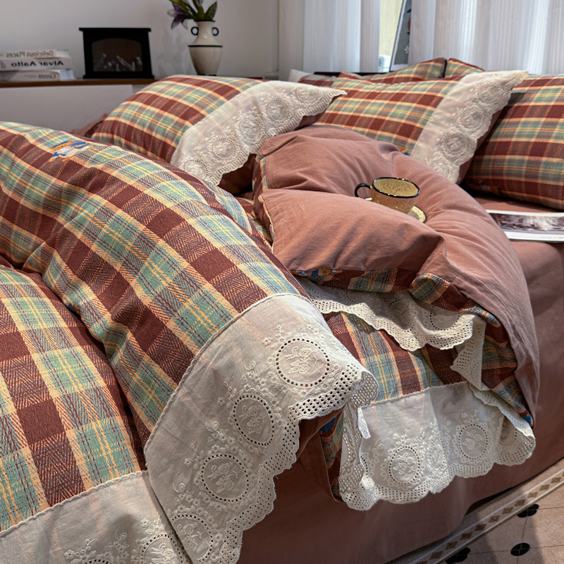 Vintage Cotton Bedding Four Piece Set With Lace Trim And Sheets_voghion.com
