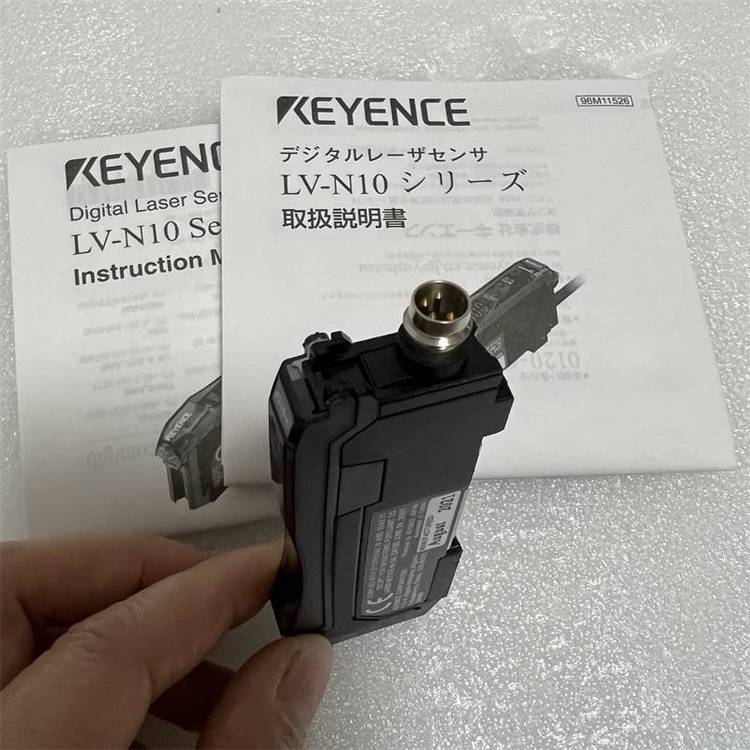 KEYENCE 放大器 M8 连接器 主装置 PNP 数字式激光传感器 LV-N11C