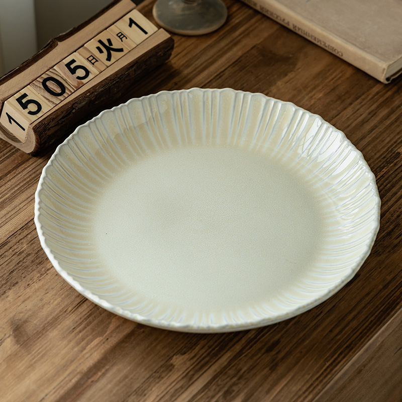 Plato de cerámica de borde exquisito platos de cubierta al por mayor platos redondos retro en relieve platos de platos caseros platos de restaurante
